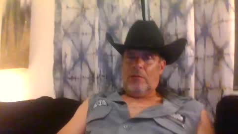 Snapshot of suckitu812 chatting on 09/16/25, 08:26 SUCKITU812 online show from 09/16/25, 08:26