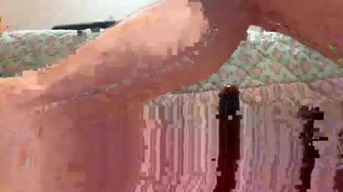 Snapshot of suckmeoffuk chatting on 02/18/26, 04:14 JJ online show from 02/18/26, 04:14