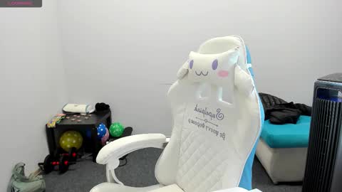 Snapshot of sugar_bunny_girl chatting on 10/24/25, 02:19 Ariana online show from 10/24/25, 02:19