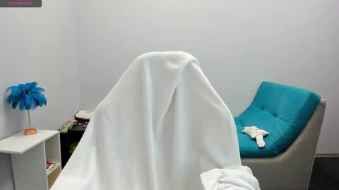 Snapshot of sugar_bunny_girl chatting on 11/24/25, 02:00 Ariana online show from 11/24/25, 02:00