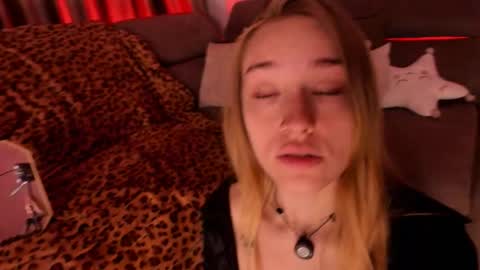 Snapshot of sugarskye chatting on 12/05/25, 07:43 sugarskye online show from 12/05/25, 07:43