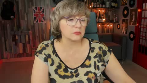 Vivien online show from 01/26/25, 01:15