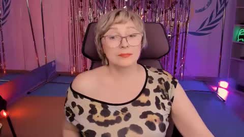 Vivien online show from 02/28/25, 07:25