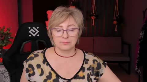 Vivien online show from 03/12/25, 09:02