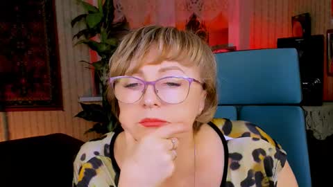 Vivien online show from 10/22/25, 03:45