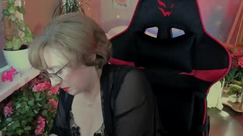 Snapshot of sugarvi chatting on 06/10/26, 03:22 Vivien online show from 06/10/26, 03:22