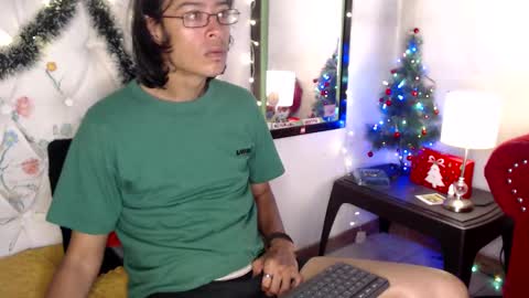 Snapshot of suggabrown_ chatting on 12/27/24, 10:23 suggabrown_ online show from 12/27/24, 10:23