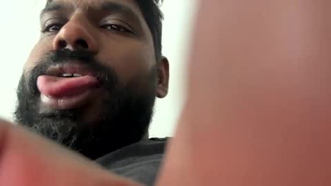 Snapshot of suggnight chatting on 09/24/25, 01:03 Let me be your knight that saves you online show from 09/24/25, 01:03