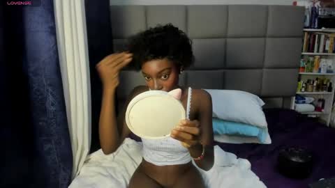 suhaila_suu online show from 04/19/26, 01:49