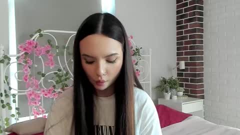 Lina 3 online show from 03/22/26, 10:29