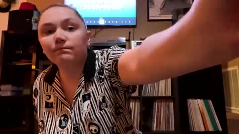 Snapshot of sum645700 chatting on 09/09/25, 01:38 sum - maybe online show from 09/09/25, 01:38