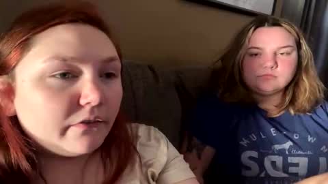 Snapshot of sum645700 chatting on 10/22/25, 10:20 sum - maybe online show from 10/22/25, 10:20