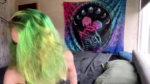 Snapshot of summer96o chatting on 03/06/25, 12:43 Summer online show from 03/06/25, 12:43