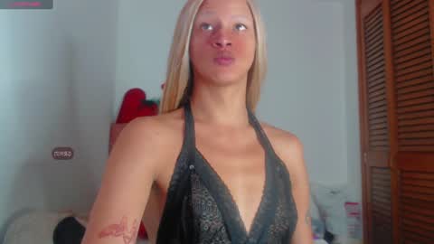 Snapshot of summer__xo chatting on 12/23/24, 02:02 Summer online show from 12/23/24, 02:02
