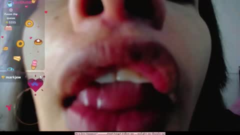 Snapshot of summer__xo chatting on 10/17/25, 08:11 Summer online show from 10/17/25, 08:11