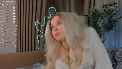 Snapshot of summer_lilac chatting on 01/20/25, 07:35 Nelly online show from 01/20/25, 07:35
