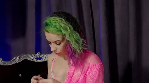 Snapshot of summer_quinn_ chatting on 01/07/25, 05:33 Deea online show from 01/07/25, 05:33