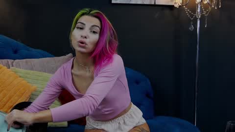 Snapshot of summer_quinn_ chatting on 01/23/25, 05:56 Deea online show from 01/23/25, 05:56