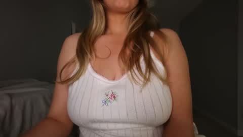 Summer Dawn online show from 10/19/25, 06:52