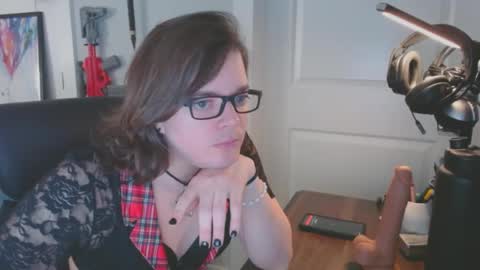 Snapshot of summerthesmall chatting on 02/05/25, 04:14 Summer The Small online show from 02/05/25, 04:14