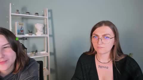 sun_julia online show from 11/10/25, 03:44