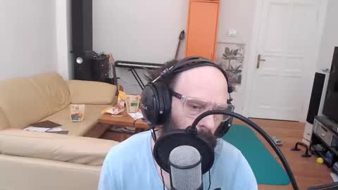 Snapshot of sunbeatshower chatting on 09/13/25, 08:25 sunbeatshower online show from 09/13/25, 08:25