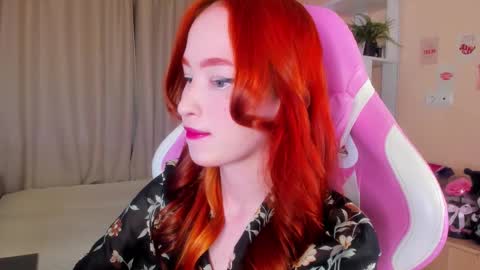 Snapshot of sunflare_ chatting on 12/15/25, 05:39 sunflare_ online show from 12/15/25, 05:39