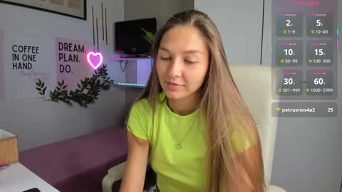 Snapshot of sunlightsofia chatting on 09/17/25, 01:46 Sofia online show from 09/17/25, 01:46