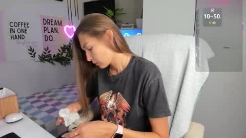 Snapshot of sunlightsofia chatting on 09/25/25, 11:25 Sofia online show from 09/25/25, 11:25