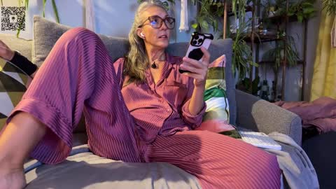 Hi Im Sunnie - Next show Friday August 1 online show from 09/24/25, 04:16