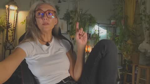 Hi Im Sunnie - Next show Friday August 1 online show from 01/10/26, 05:09