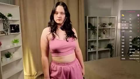 Kiki online show from 11/29/25, 11:02