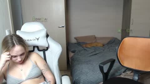 Snapshot of sunny1girl chatting on 01/29/25, 06:39 Alice and Sergey online show from 01/29/25, 06:39