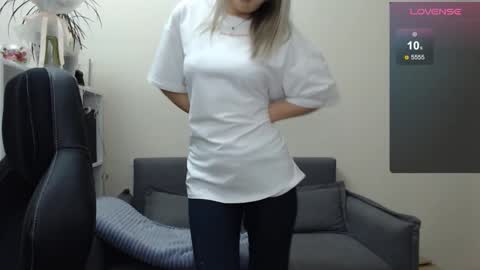 Naomi online show from 02/18/25, 01:00