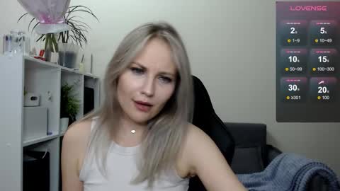 Naomi online show from 03/12/25, 12:04