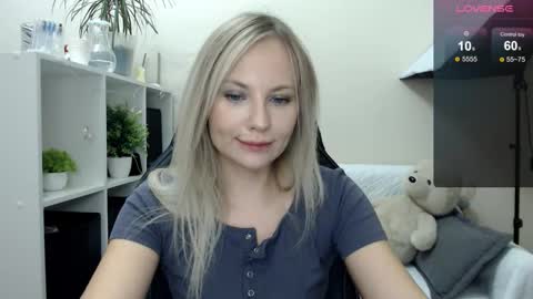 Naomi online show from 10/16/25, 01:39