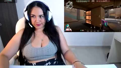 Snapshot of sunny_gamer chatting on 11/20/25, 03:39 Sunny online show from 11/20/25, 03:39