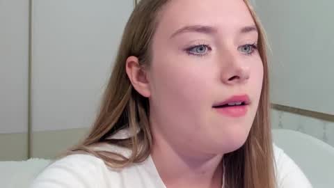 Vanessa online show from 11/28/25, 01:14