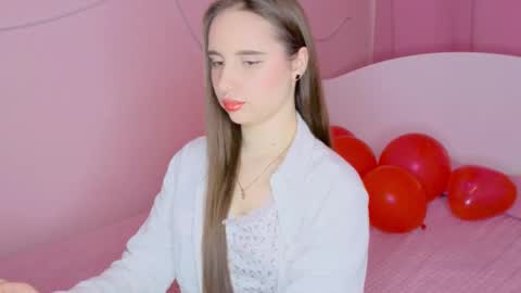 Snapshot of sunnybunnyy5 chatting on 02/20/26, 05:37 Liza online show from 02/20/26, 05:37