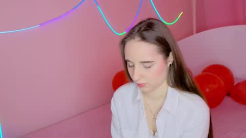 Snapshot of sunnybunnyy5 chatting on 02/20/26, 06:26 Liza online show from 02/20/26, 06:26