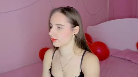 Snapshot of sunnybunnyy5 chatting on 02/21/26, 05:30 Liza online show from 02/21/26, 05:30