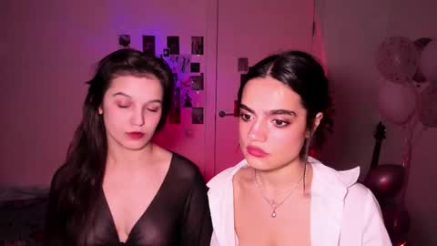 Snapshot of sunraisor chatting on 11/02/25, 03:47 Rosie online show from 11/02/25, 03:47