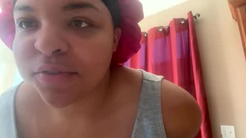 Snapshot of sunsh1n3gurl chatting on 05/18/26, 05:41 sunsh1n3gurl online show from 05/18/26, 05:41
