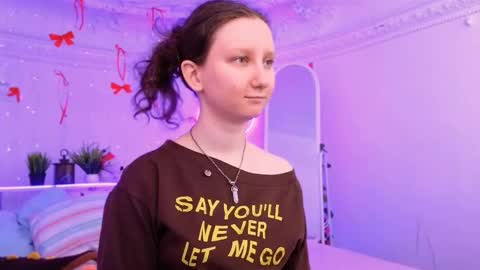 Snapshot of sunshine_blaze chatting on 02/27/26, 01:22 Alice online show from 02/27/26, 01:22