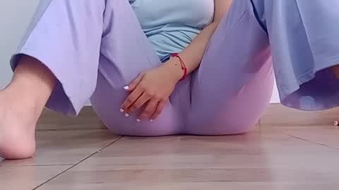 Annie online show from 09/26/25, 04:11