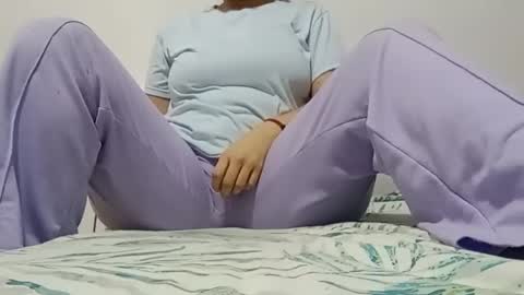 Annie online show from 11/10/25, 05:45