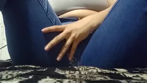 Annie online show from 04/22/26, 05:03