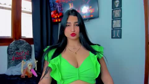 Andrea Rodriguez online show from 10/22/25, 06:51