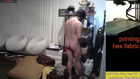 Snapshot of sunshinestreak chatting on 12/27/24, 06:57 im not actually a man my pronouns are theythem online show from 12/27/24, 06:57