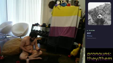 Snapshot of sunshinestreak chatting on 05/14/26, 07:09 im not actually a man my pronouns are theythem online show from 05/14/26, 07:09